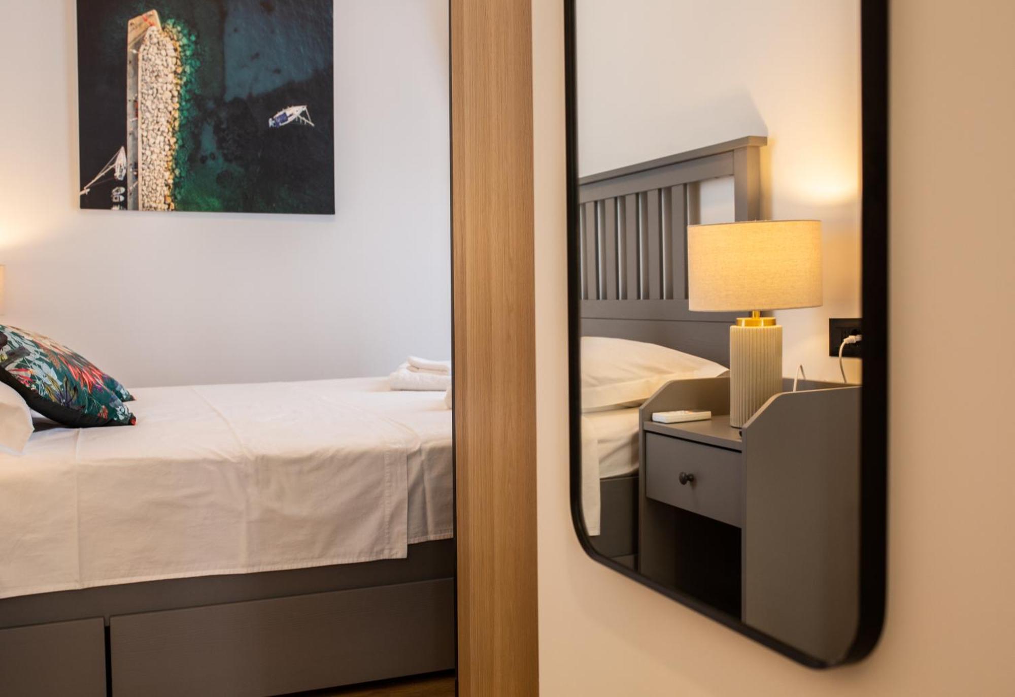 Seaside Elegance Suites Komiža Extérieur photo