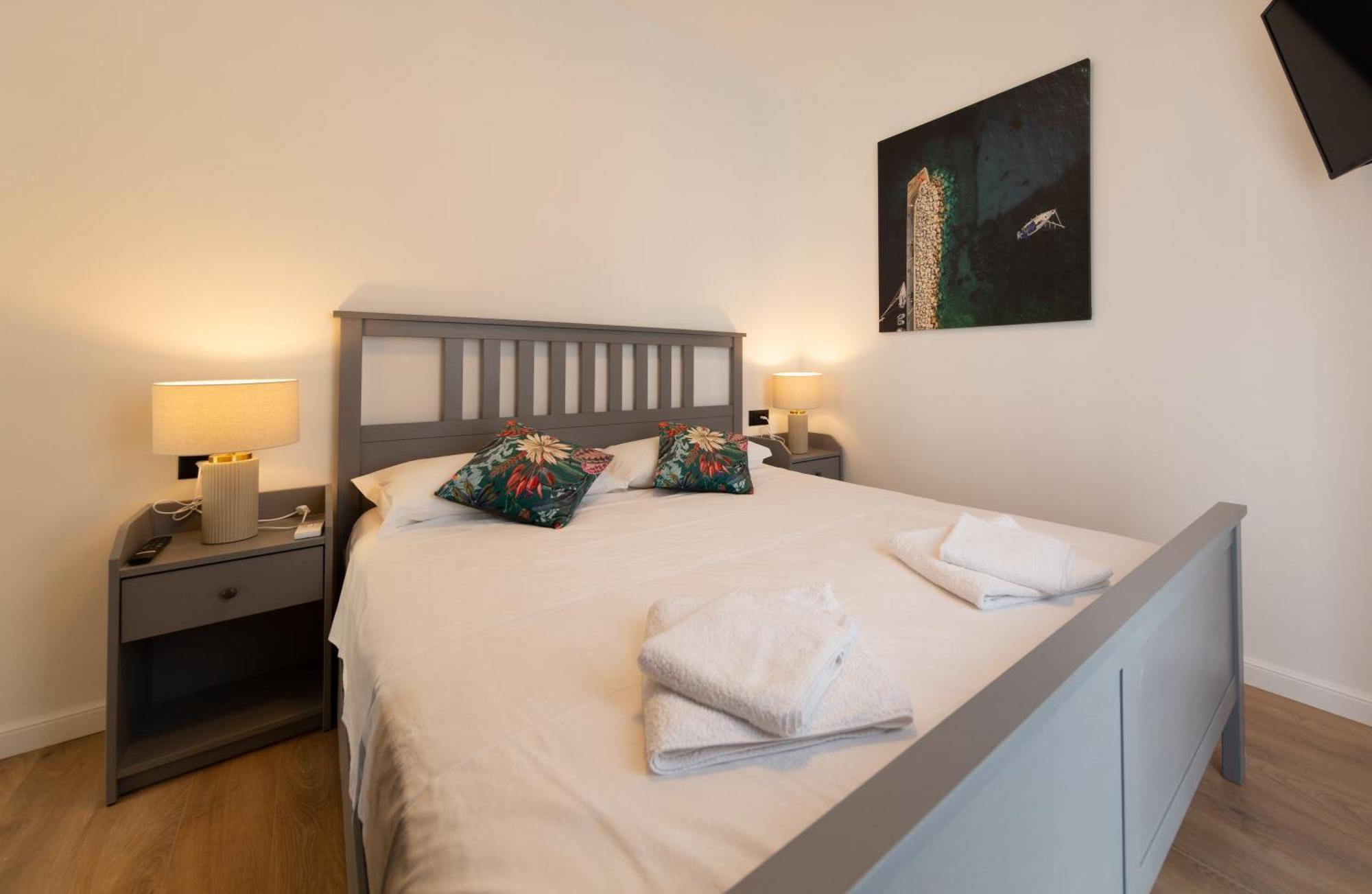 Seaside Elegance Suites Komiža Extérieur photo